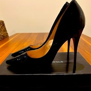 Ladies Size 9 SAKS 5th Avenue Black Patented Leather Heels